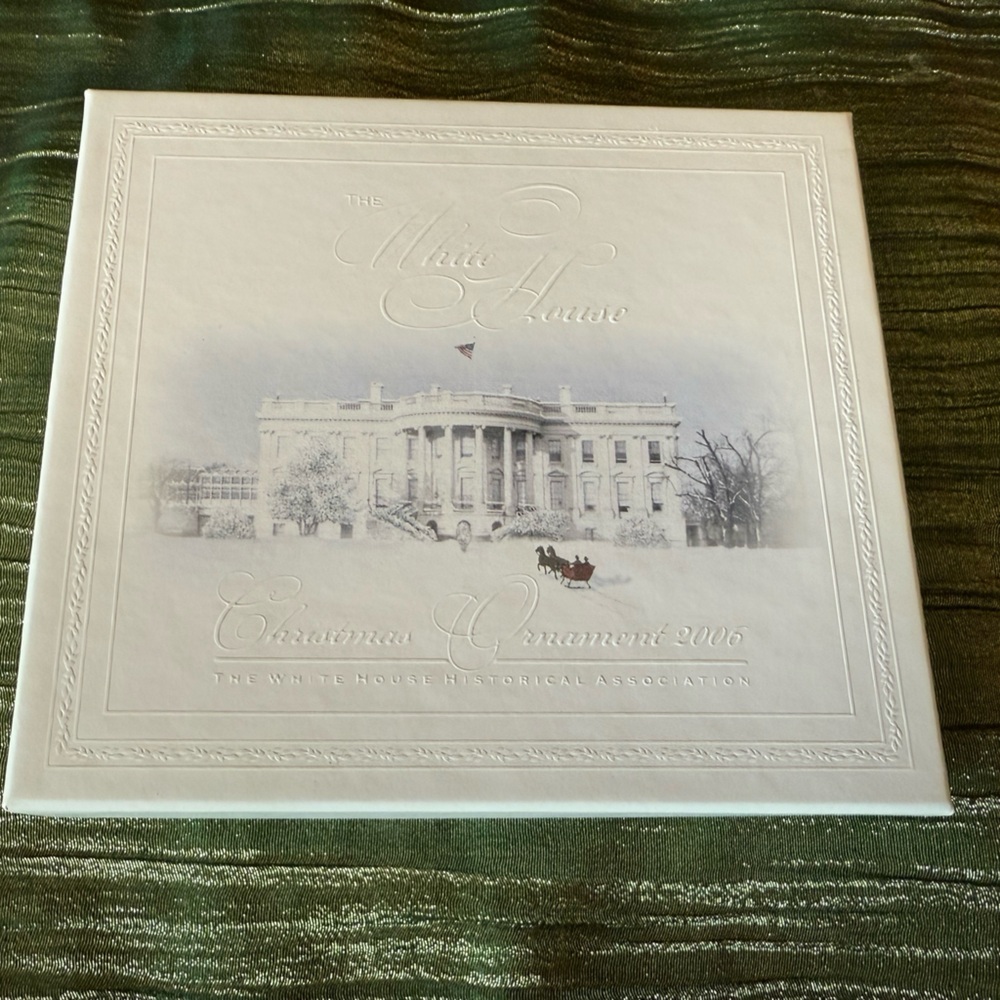 White House Christmas Ornament 2006